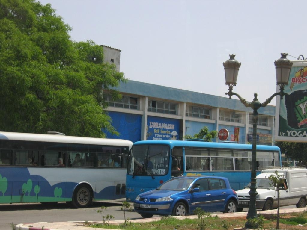 ORAN MAI 2006 D85 LA LAITERIE CLO.JPG